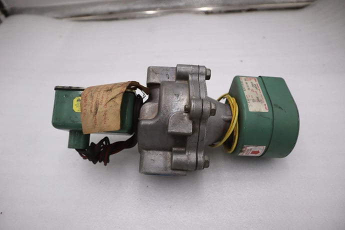 Asco 8043A47 Electric Solenoid Valve Pipe Size 1" NPT Coil 120 VAC - STK 5724CC - Image 1