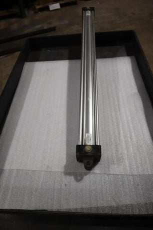 Parker 02.05 CBC4MAUS14AC 32.000 Air Cylinder 4MA Series STOCK H1896 - Image 1