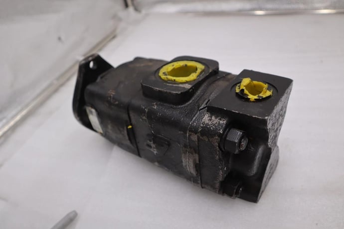 3269121137 Parker Commercial Intertech Gear Pump STOCK H1832 - Image 1