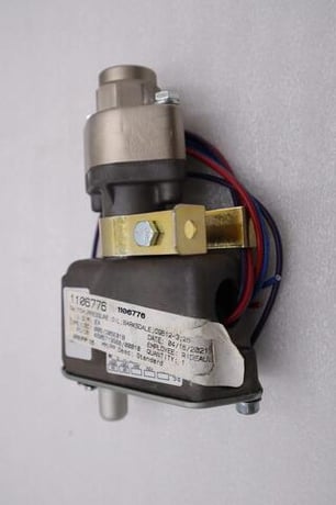 NEW OPEN BOX Barksdale C9612-3 Pressure Actuated Switch STK H960A - Image 3
