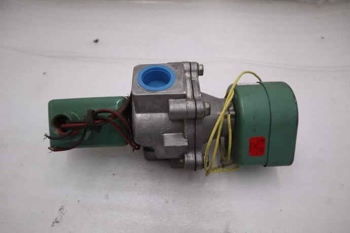 Asco 8043A47 Electric Solenoid Valve Pipe Size 1" NPT Coil 120 VAC - STK CC169 - Image 4