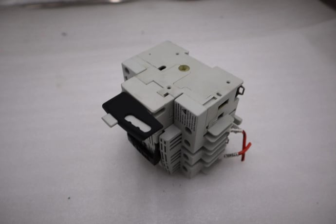 Bussmann rdf30cc-3 fusible disconnect switch 30a 600vac 3ph stk h1729 - Image 5