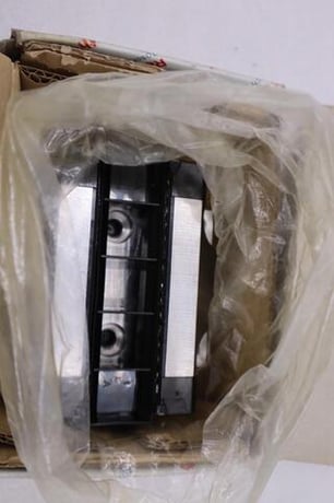 NEW IN BOX Rexroth R165131320 Linear Guide Slider STOCK H924A - Image 2