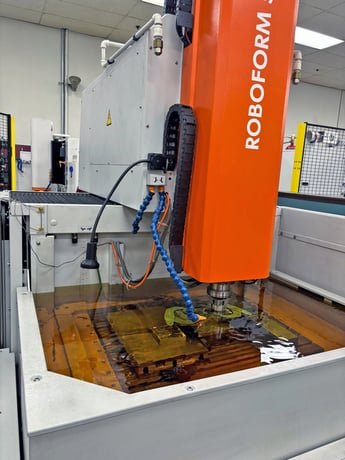 Charmilles #Roboform-550, Electrical Discharge Machine cell w/ robot, #System-3R, 2005 (2 available) - Image 3