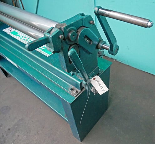 4' x 16 gauge Tennsmith #SR-48, Heavy Duty Initial Pinch Slip Roll, w/ Stand, 3" diameter rolls - Image 4