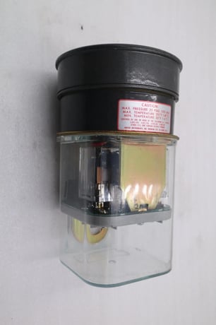 Dwyer 3304 Photohelic Pressure Switch Water Gauge STOCK 5524 - Image 6