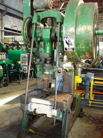 80 Ton, l & J #80, 26" x 36" bed, 6" stroke, 14" Shut Height, 5 HP, 3" bolster, air clutch - Image 3