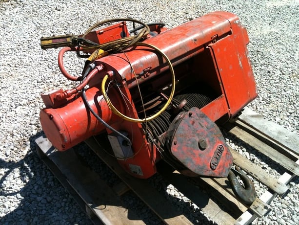 5 Ton, Hoist trolley motor specs are in the pictures - Image 3