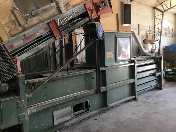Maren, Horizontal Baler, 70" x 31" x 42", Closed Door, Manual Tie, w/ Byron 3020B Hydraulic Driven Conveyor - Image 2
