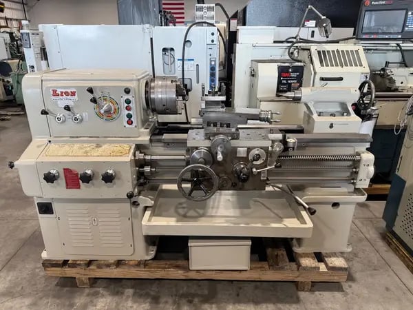 20"/28" x 36" Lion #C11MB, heavy duty gap lathe, 10" 3-jaw chuck, 2-1/2" bore, inch/metric, tool post, 1980 - Image 2
