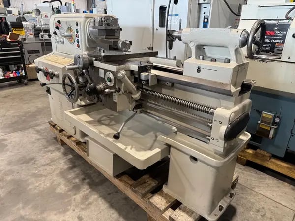 20"/28" x 36" Lion #C11MB, heavy duty gap lathe, 10" 3-jaw chuck, 2-1/2" bore, inch/metric, tool post, 1980 - Image 4