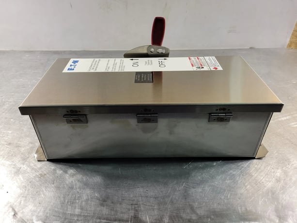 15 Amps, Eaton, FDC3015S, 3P type, 600 Volts Molded Case Circuit Breaker in Safety Enclosure, Plug-in, 3PH - Image 1