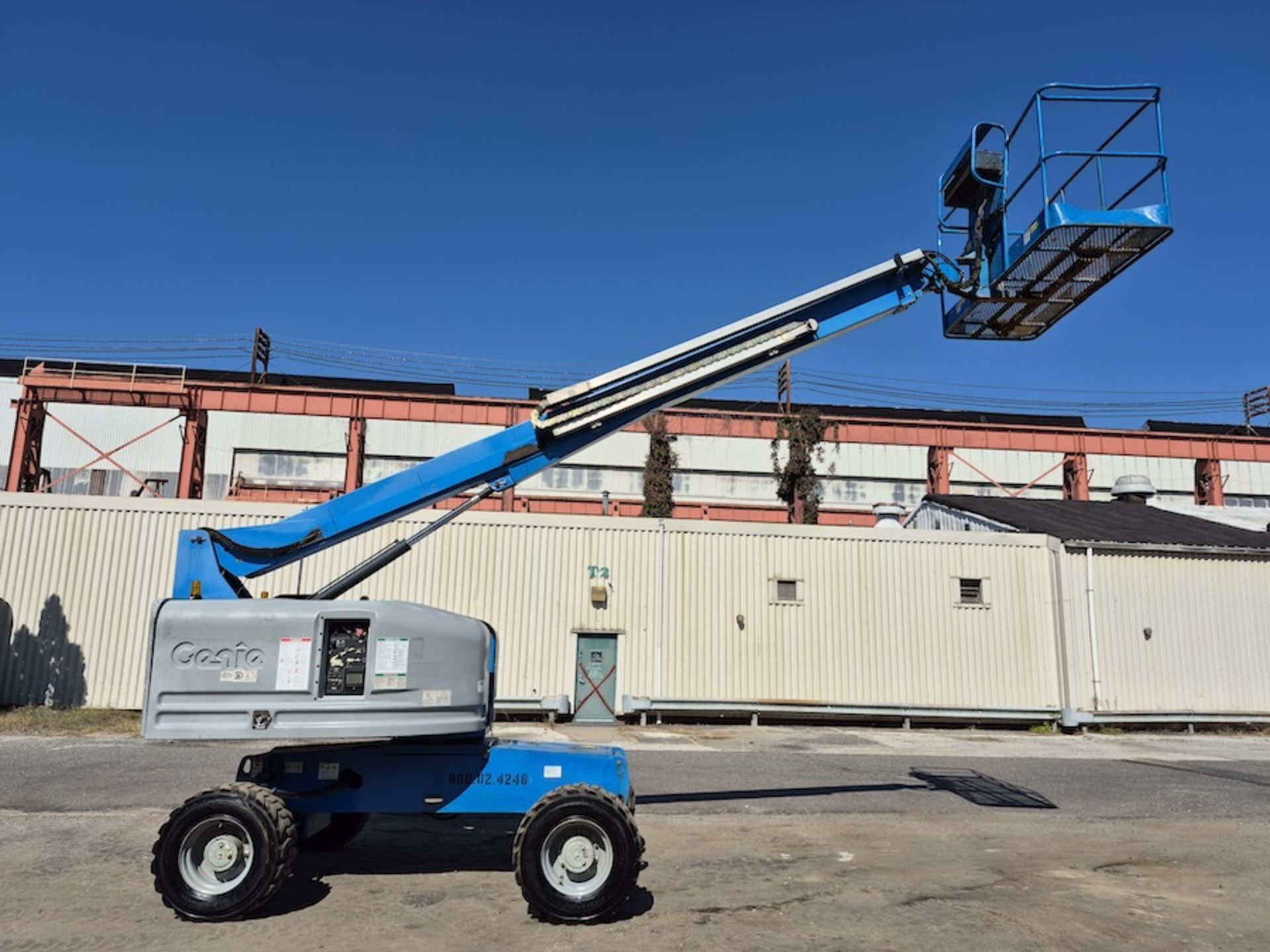 500 lb. Genie #S-40, telescopif boom man lift, 4WD, 40' height, 31'8" reach, Deutz diesel engine - Image 1