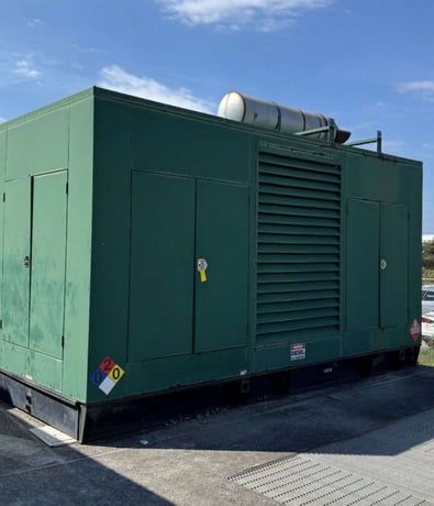 900 KW Caterpillar #3508, Enclosed on base tank - Image 3