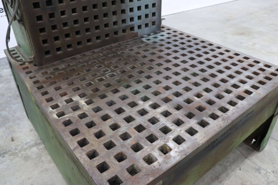 5' x 6' Acorn, welding table in stand, grounding lead, ventilation ducting - Image 8