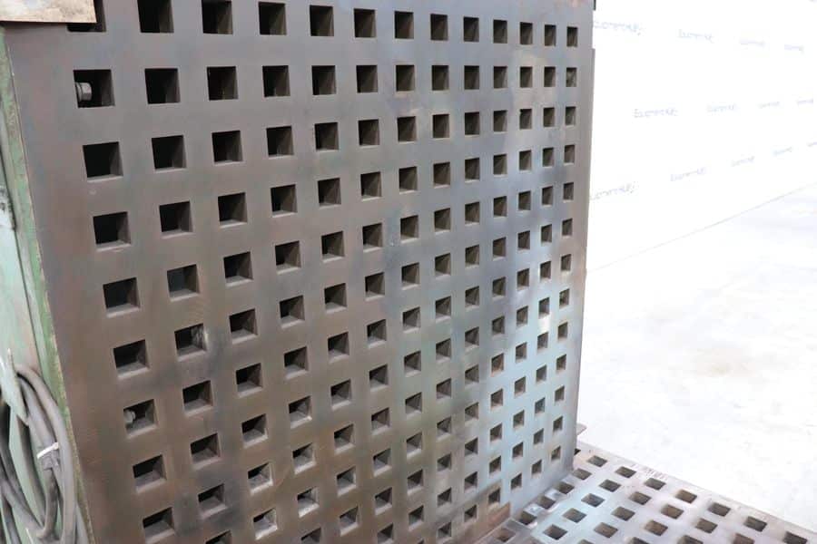 5' x 6' Acorn, welding table in stand, grounding lead, ventilation ducting - Image 9