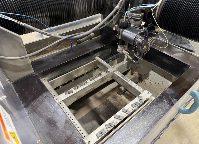 Omax #2626 Jet Machining center, 46" x 31" table, 26" X, 26" Y, 8" Z, 30 HP, 60000 psi, 2018 - Image 3