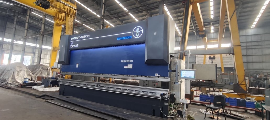550 Ton, Energy Mission #PBS-5075, Press brake, 25' overall, 23.6" daylight, 14.8" stroke, 8.9" Shut Height - Image 2