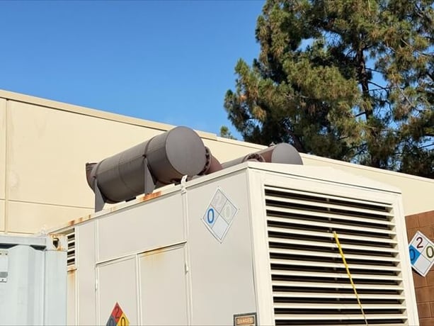 900 KW Cummins #1000DFJD, Diesel Generator, 1207 HP, #KTA38-G4 engine, sound attenuated enclosure, 400 hours - Image 3