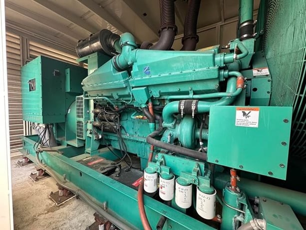 900 KW Cummins #1000DFJD, Diesel Generator, 1207 HP, #KTA38-G4 engine, sound attenuated enclosure, 400 hours - Image 4