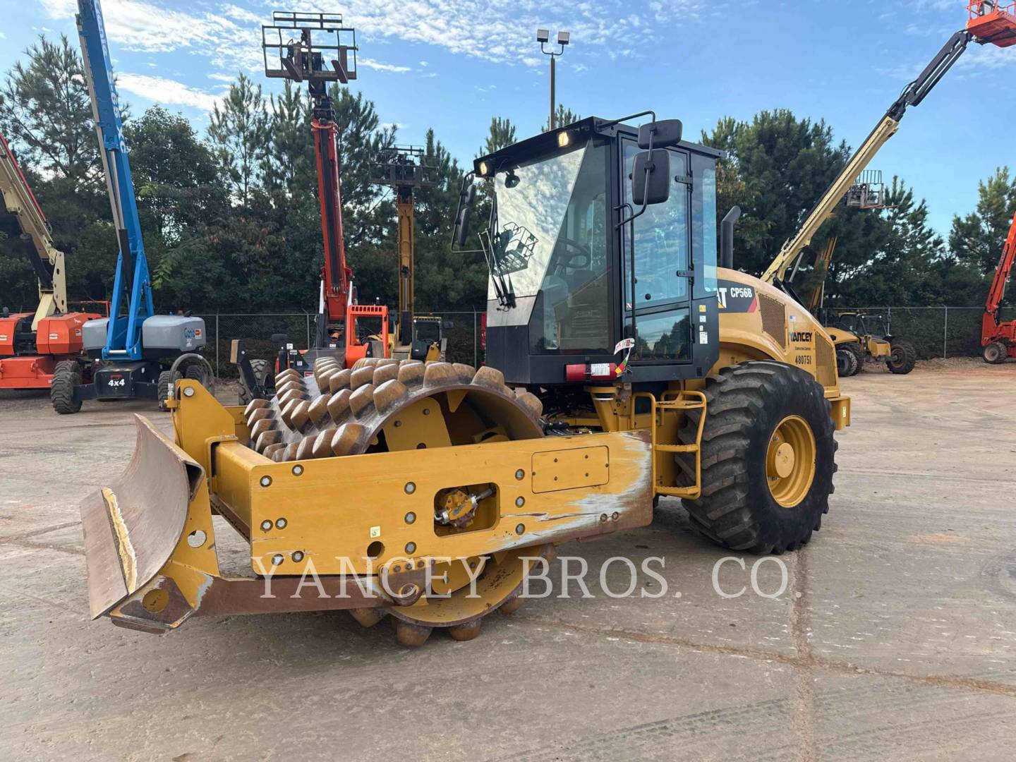 Caterpillar CP56B, Vibratory Single Drum Pad, 2321 hours, S/N: P5600904, 2021 - Image 1