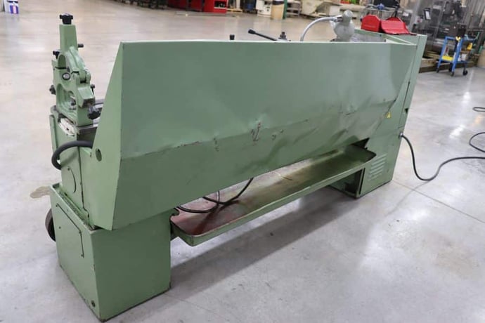 16" x 60" SKB #1660, gap bed engine lathe, 3-jaw chuck, tool holder, chanhge gears, 1988 - Image 5