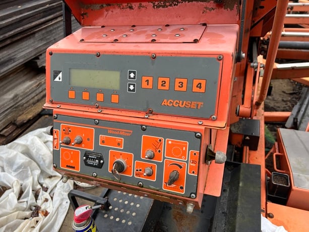 Wood-Mizer #LT40, Super Hydraulic Sawmill, 25 HP, 685 hours, sharpener & setter, 2001 - Image 9