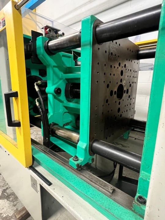 224 Ton, 15.3 oz., Arburg #570C 2200-800, injection molding machine, 22.44" x 22.44" tie bar spacing, 2006 - Image 9