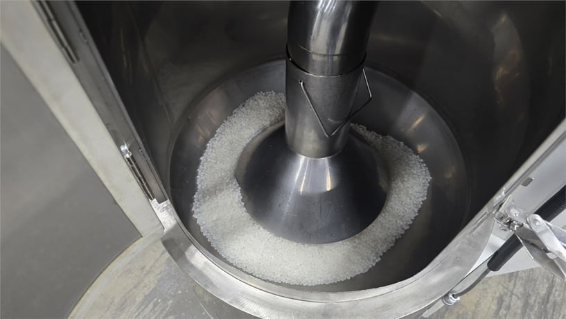 Matsui #MJ3-50-U, 47 cfm dryer w/ hopper, 176°F-320°F, 2014 - Image 4