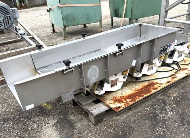 17" wide x 2' long, Meyer Industries #EDF-42-1652, vibrating conveyor / feeder / de-watering screen - Image 1
