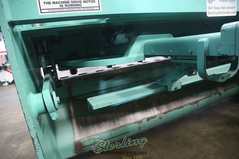 1/4" x 10' Accurshear #825010, heavy duty hydraulic shear, 12" throat, 11 holddowns, front operated power - Image 5