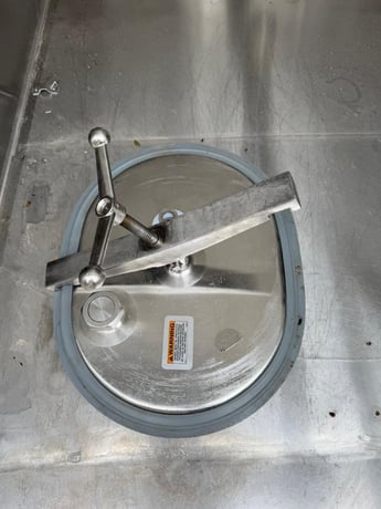 5000 gallon, Mueller stainless cone bottom silo - Image 3