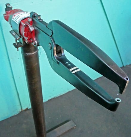 Chicago Pneumatic #CP-0351, Compression Riveter, 9" reach, 7.8" Shut Height, 30" L yoke - Image 3
