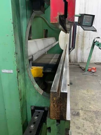 90 Ton, Cincinnati #90CBIIX6, CNC hydraulic press brake, 8' overall, 78" between housing, 14" stroke, 15 HP - Image 3