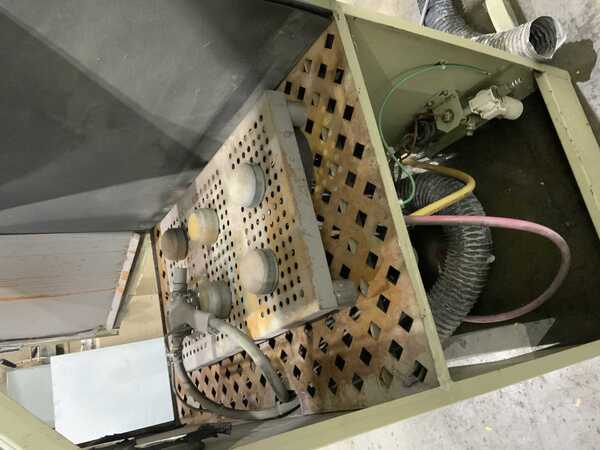 Clemco #CAB-INEX-3048R-300-CDC, sandblast cabinet, dual door opening, 2 gloves, 2017 - Image 4