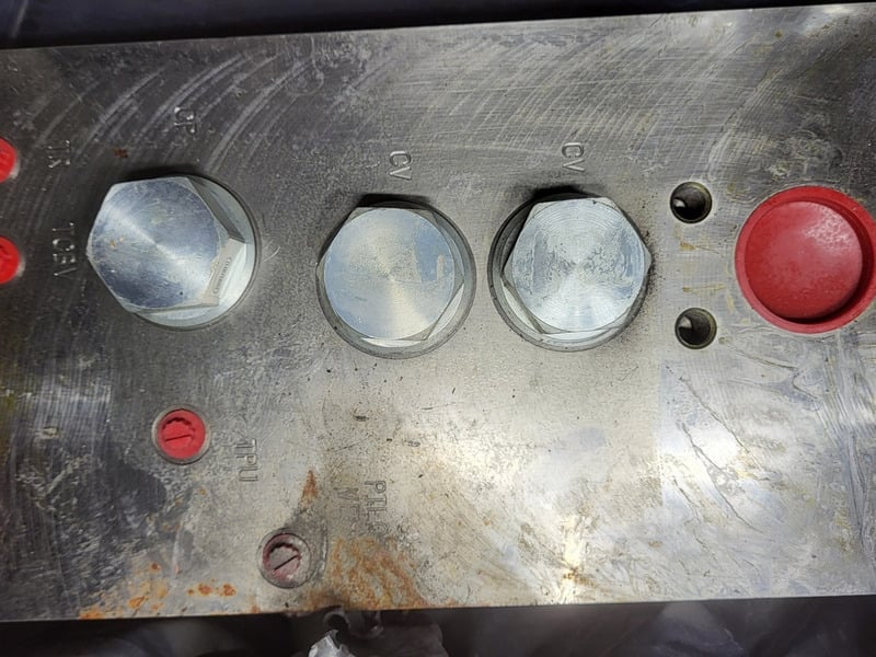 Komatsu #PC0522, Hydraulic Manifold Block - Image 5