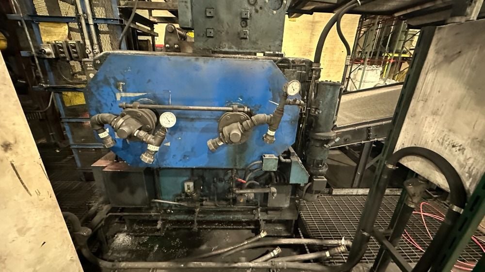 60" Comerio #MGN-1500E, Two Roll Mill, 150 HP, 22" x 59" rolls, motorized roll adj., base, 2005 - Image 4