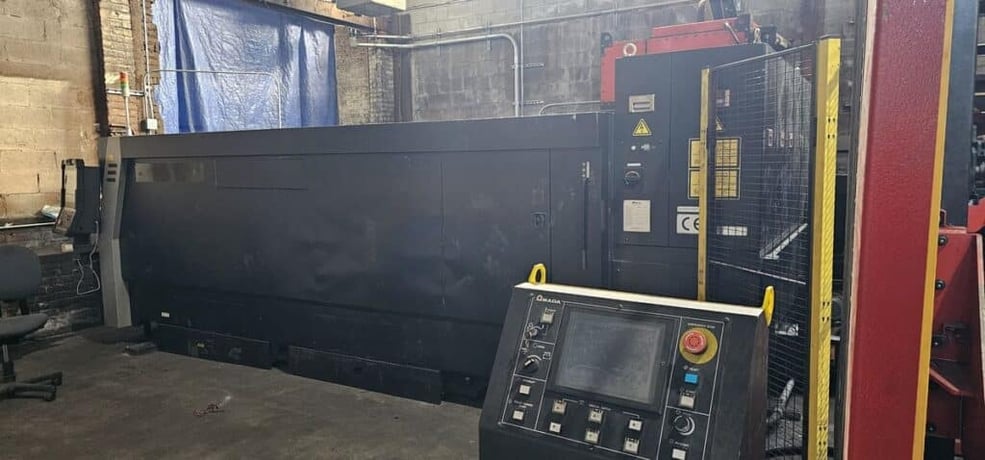Amada #LCG3015AJ, 4000 watt fiber laser with ASFH compact load unload & tower storage system, 2015 - Image 2