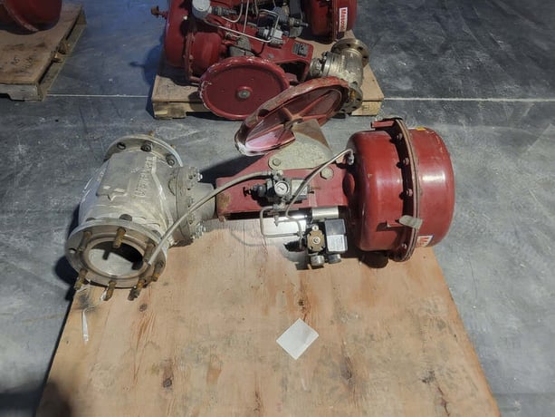 6" Masoneilan #88-21125, class 150 globe control valve & actuator - Image 1