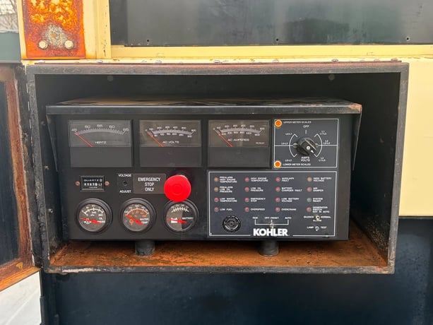 200 KW Kohler, Rehlko #200REOZV, Diesel Generator, 308 amps, 277/480 Volts, 3PH, 282 hours, 2005 - Image 5