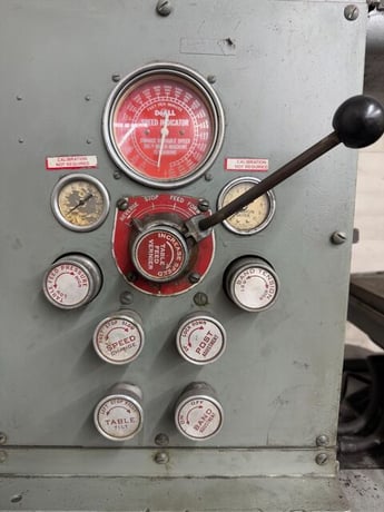 26" x 12.5" DoAll #26-3, vertical bandsaw, 40-9000 FPM, 1" x 186" blade, power table feed / tilt - Image 5