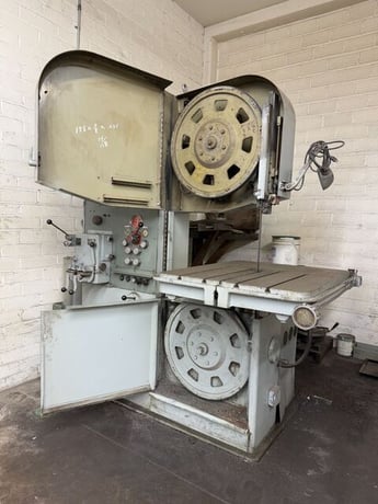 26" x 12.5" DoAll #26-3, vertical bandsaw, 40-9000 FPM, 1" x 186" blade, power table feed / tilt - Image 9