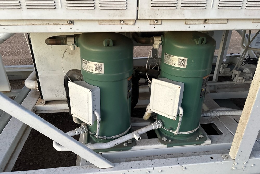 120 Ton, York #YLAA, air cooled chiller, ( 80 100 150 200 250 ) (2 available) - Image 3