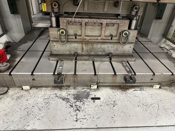 1350 Ton, Pacific #1350D-10/80, hydraulic press, 48" stroke, 66" daylight, 120" x80" bed, 1650 gallon - Image 2