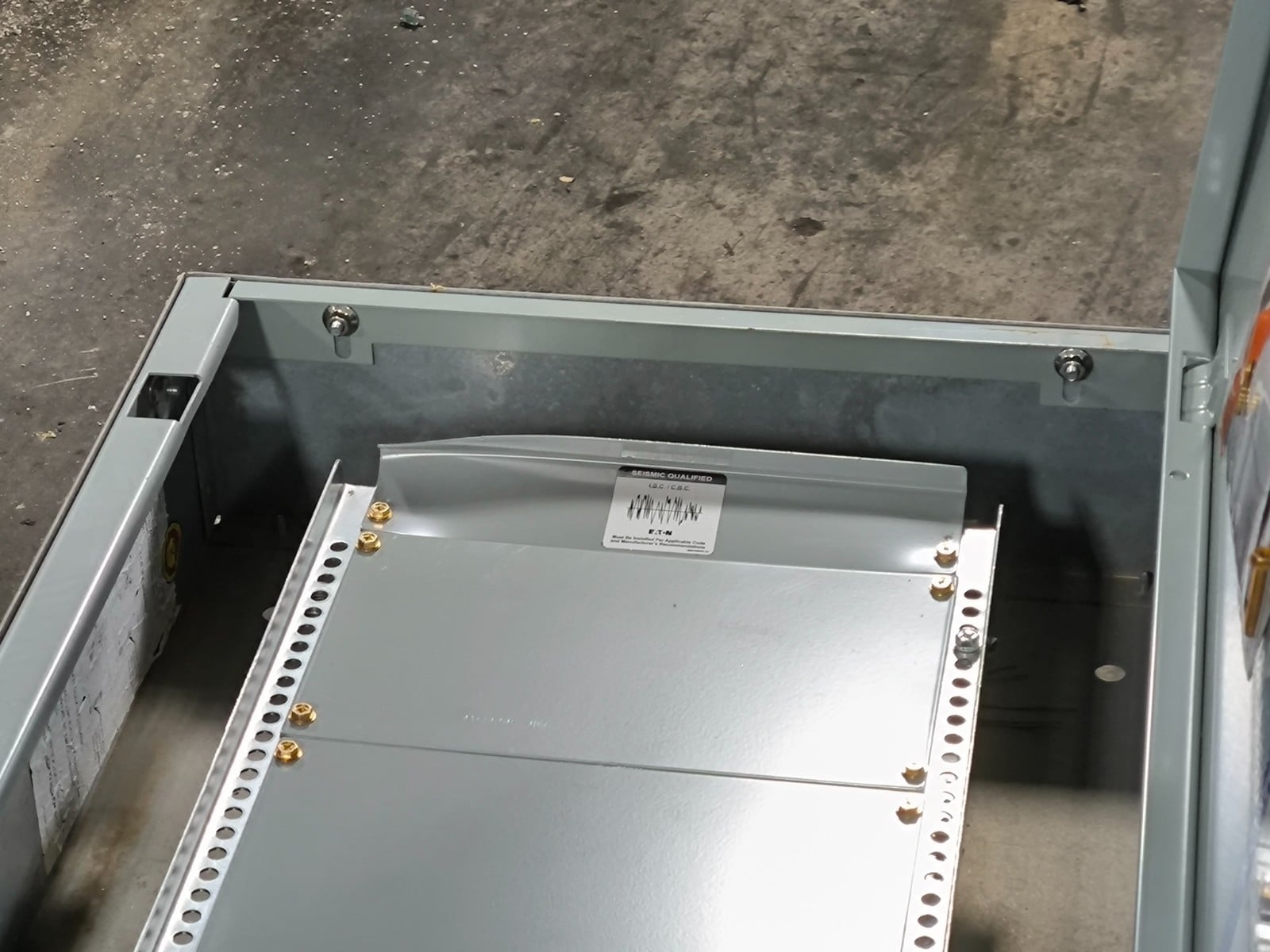 150/400 Amp. Eaton #PRL1A, Panelboard, 208Y/120 Volts, 3PH, 4 Wire, 42 Sp, Main & 21 breakers, AS IS - Image 4