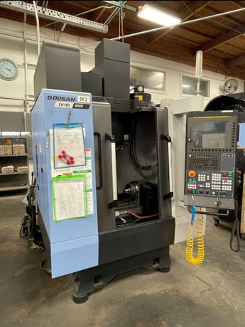 Daewoo Doosan #DNM-4000, 4-Axis, Fanuc 0i Plus Control, 20.5'X, 15.7" Y, 18.9" Z, 12000 RPM, 20 automatic - Image 1