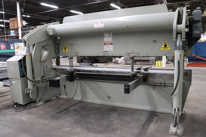 130 Ton, Accurpress #713012, Hydraulic Press Brake, Automec CNC150, 12' bed, 124" between housing, 14" open - Image 6
