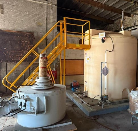 2500 gallon Plastic Tank w/Steel Stairway - Image 2