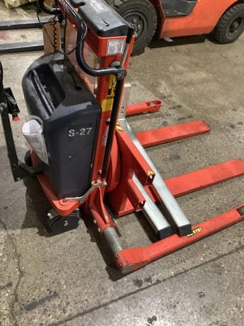 Interthor #ELFSR1001/890, Electric Powered Pallet Jack, 2011 - Image 6