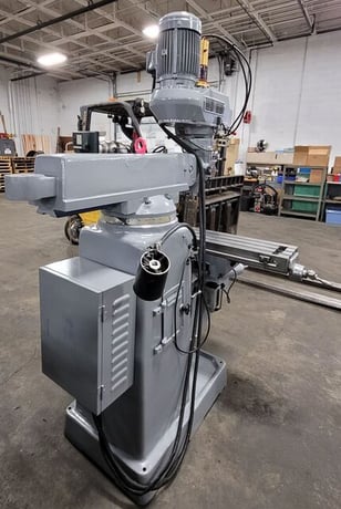 Acer #3CVS, vertical mill, 9" x42" tbl., 3 HP, 4500 RPM, R-8, X-Axis power feed, Newall digital read out - Image 4